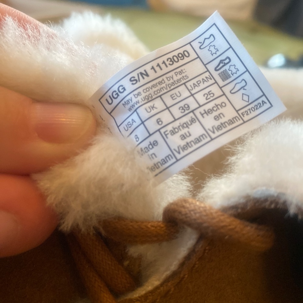 UGG Boots - Picture 6 of 7